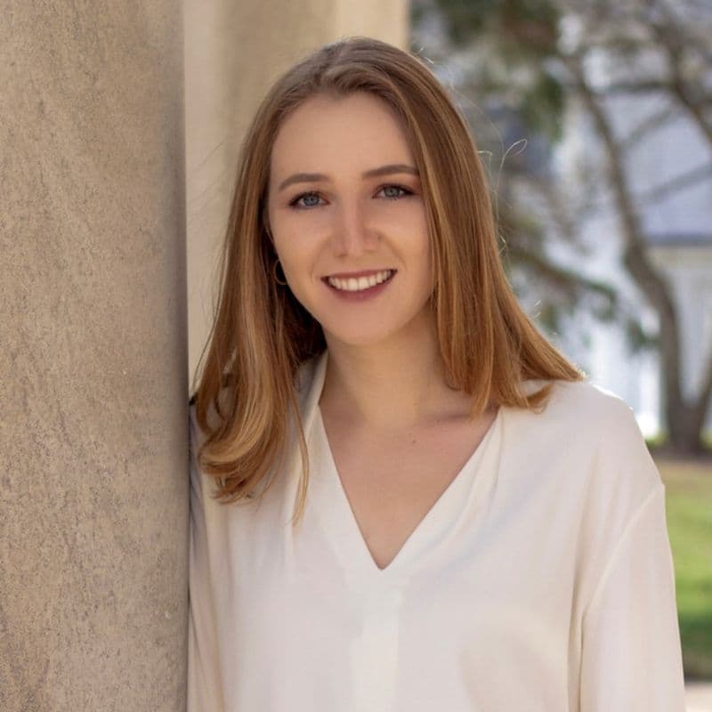 Julia Tallant headshot